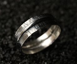 Zilveren ring "Spine"